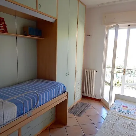 Apartment M127 - Marcelli, Trilocale Fronte Mare Completamente Accessoriato *