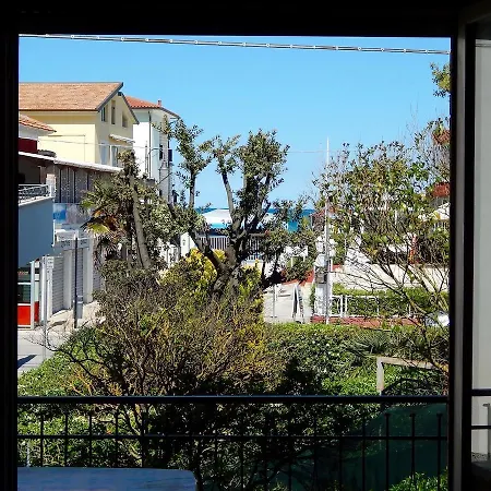 Apartment M127 - Marcelli, Trilocale Fronte Mare Completamente Accessoriato *
